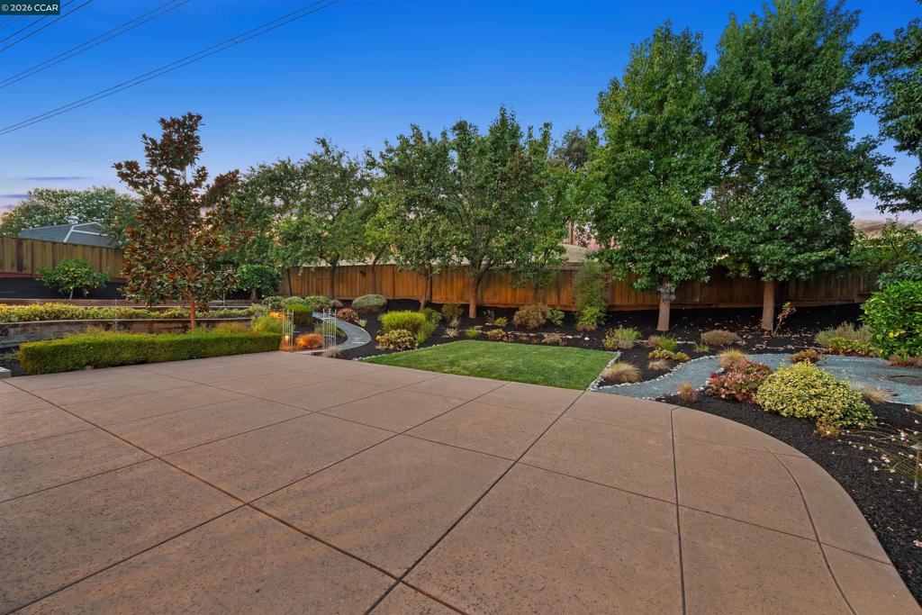 1409 Stonehedge Dr Property Photo 40