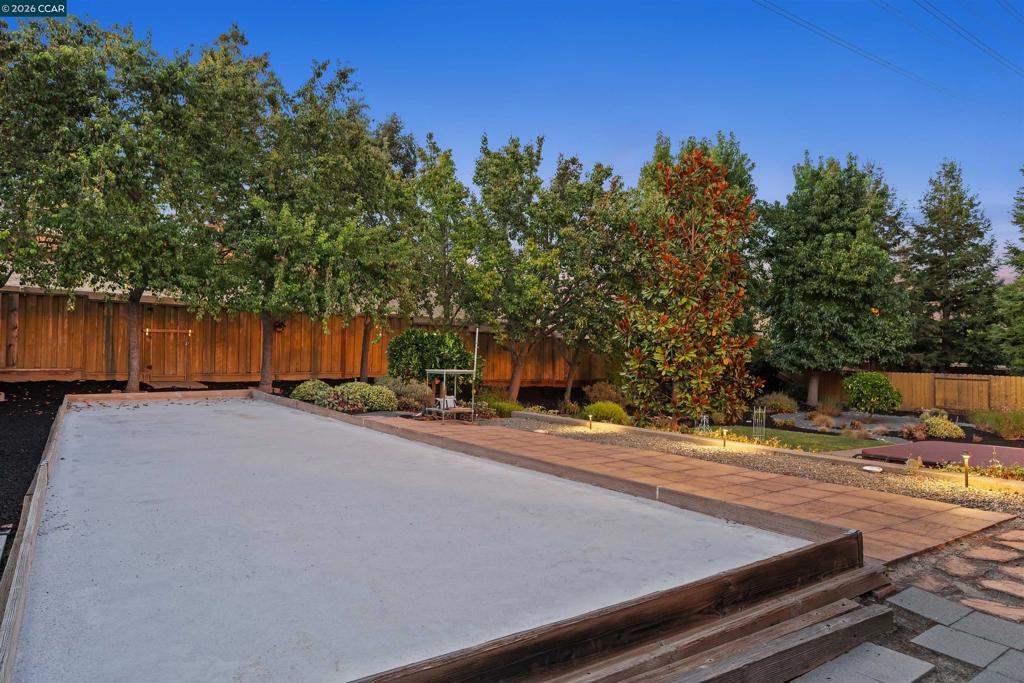 1409 Stonehedge Dr Property Photo 42