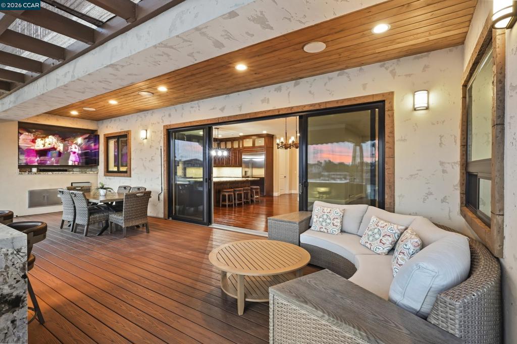 2012 Windward Pt Property Photo 8