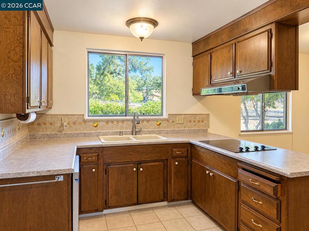 12232 Dry Creek Rd Property Photo 6