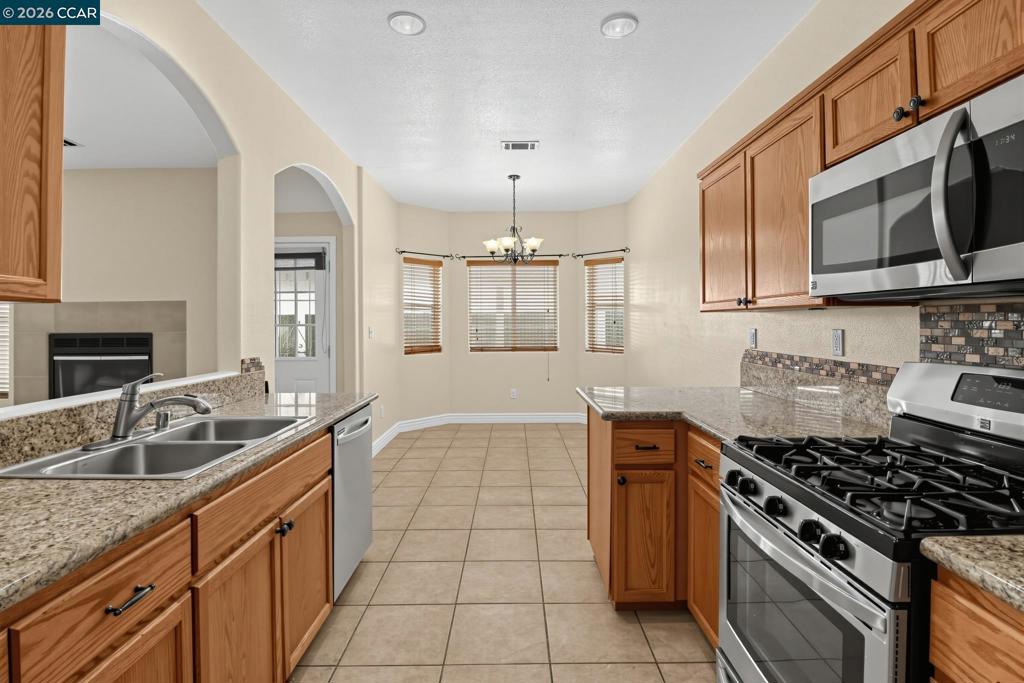 7330 Catalpa Ave Property Photo 8