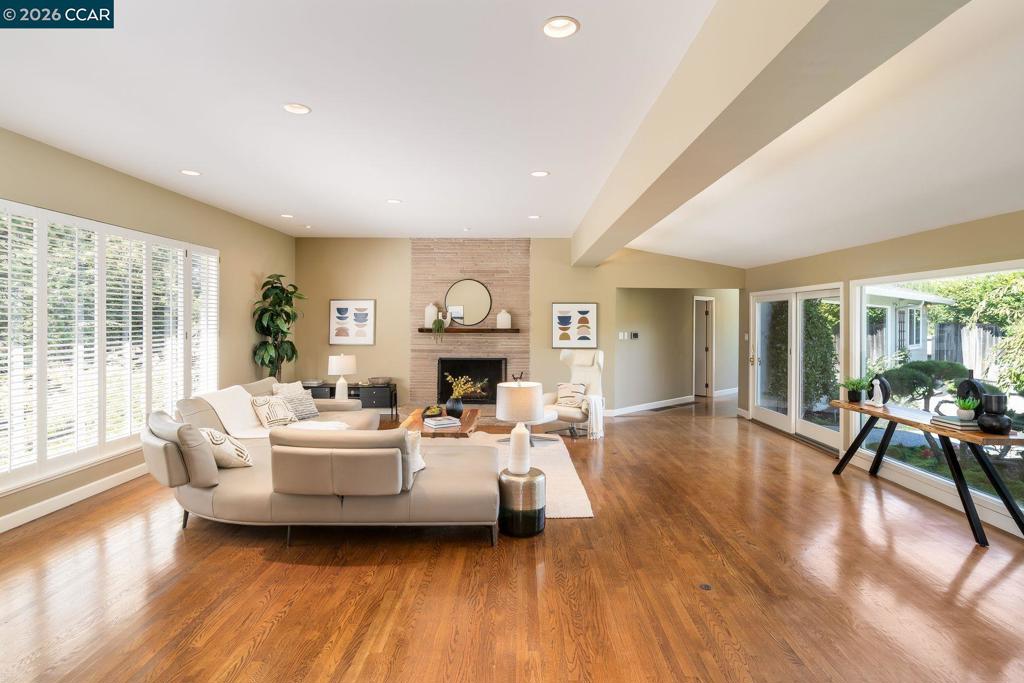 15 La Salle Ct Property Photo 8