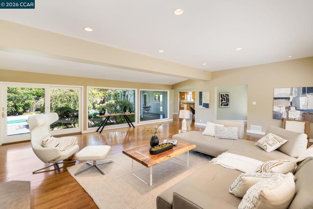 15 La Salle Ct Property Photo 14