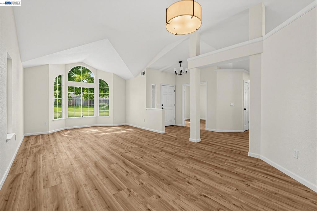2921 Meadow Hawk Way Property Photo 2