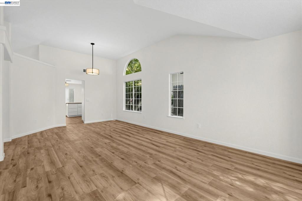 2921 Meadow Hawk Way Property Photo 3