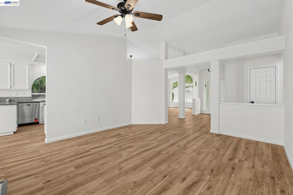 2921 Meadow Hawk Way Property Photo 6