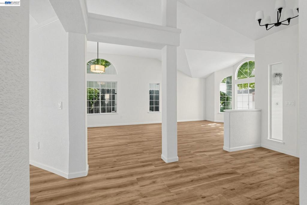 2921 Meadow Hawk Way Property Photo 9