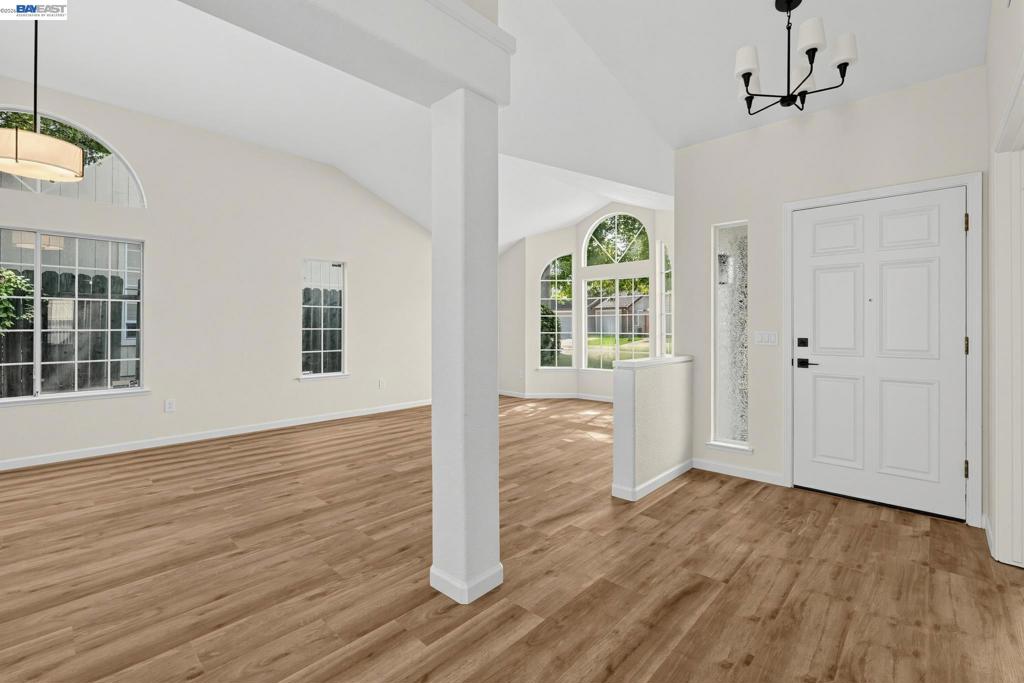 2921 Meadow Hawk Way Property Photo 12