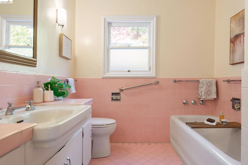 5200 Golden Gate Ave Property Photo 40