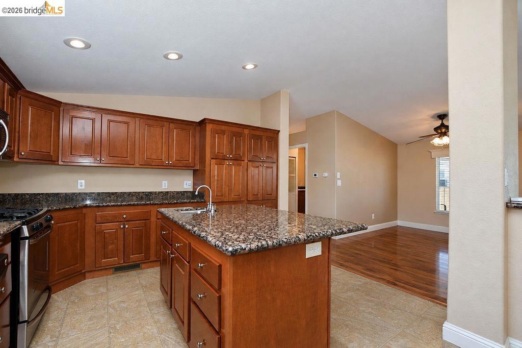 210 W Cypress Rd Property Photo 8