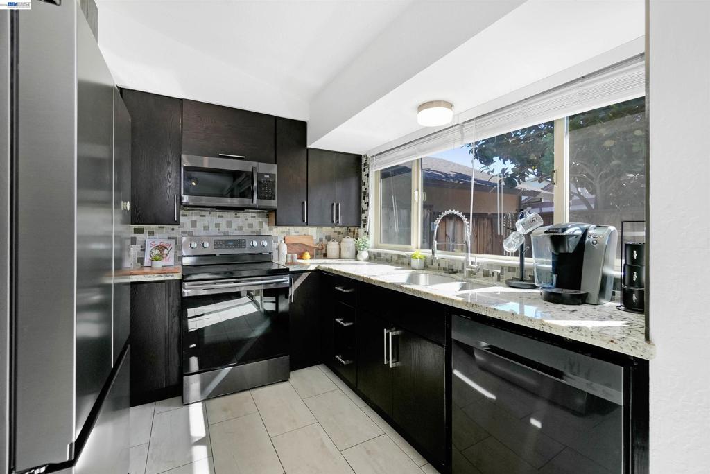 5551 Guadalupe Ct Property Photo 5