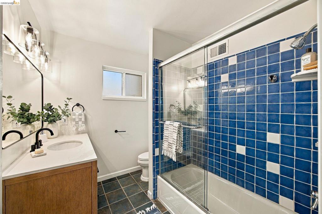 866 Alma Place Property Photo 39