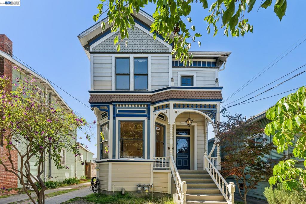 1715 Bay St Property Photo 1
