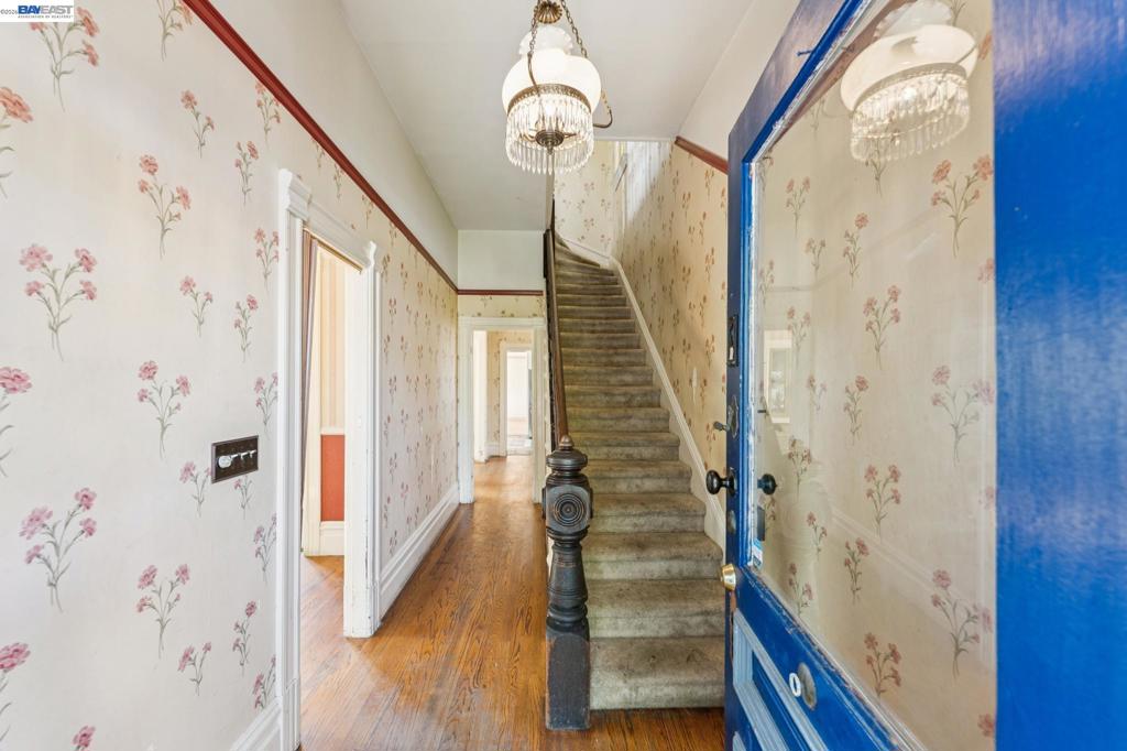 1715 Bay St Property Photo 5