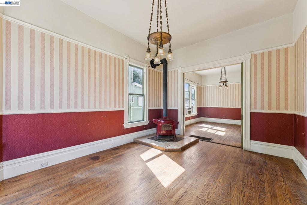 1715 Bay St Property Photo 8