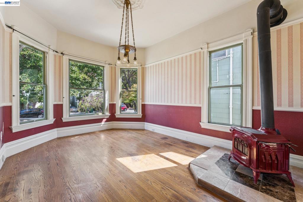1715 Bay St Property Photo 13