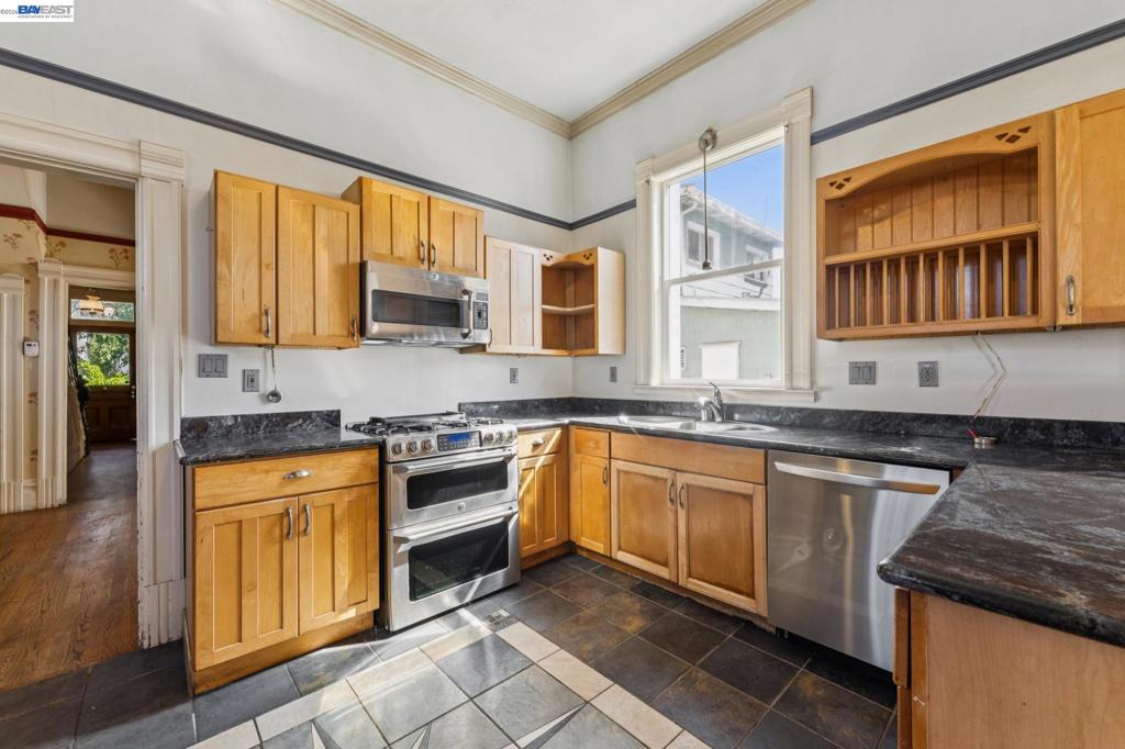 1715 Bay St Property Photo 19