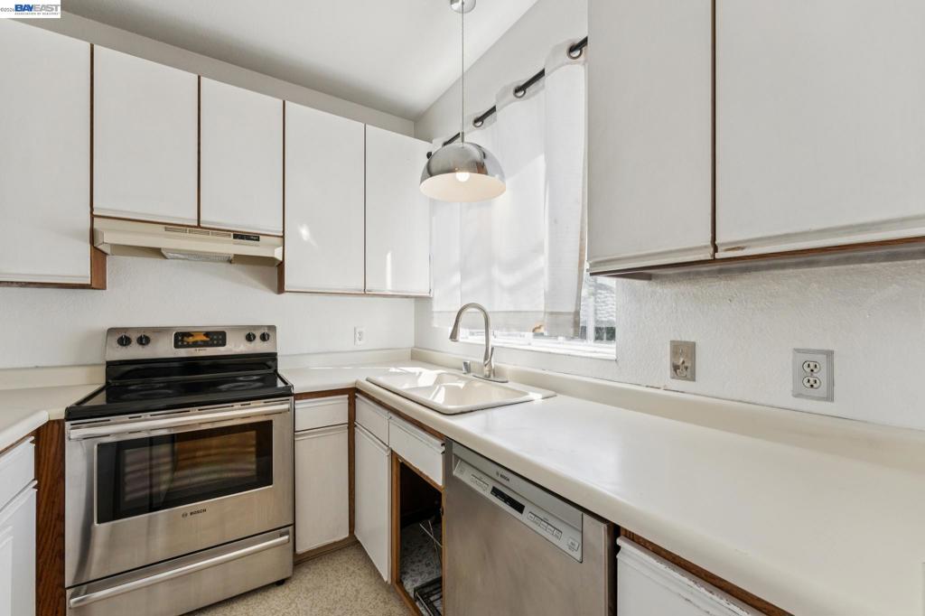 1715 Bay St Property Photo 56