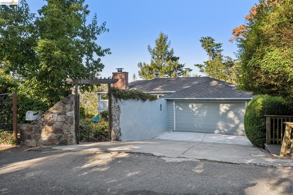 2556 Carisbrook Dr Property Photo 4