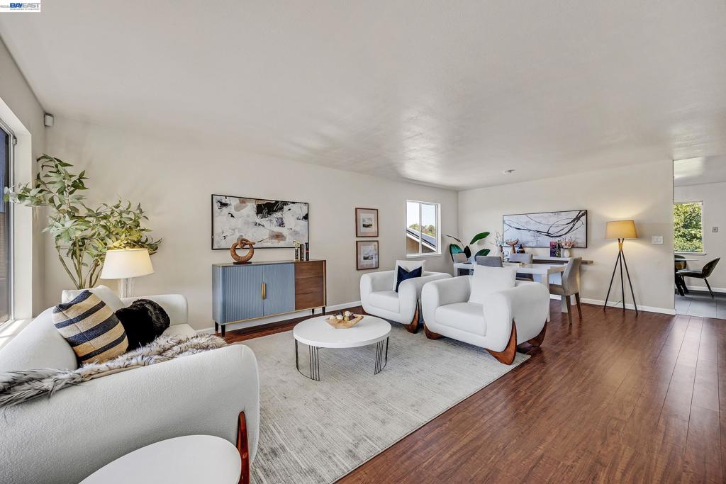 23070 Glenn Ellen Property Photo 2