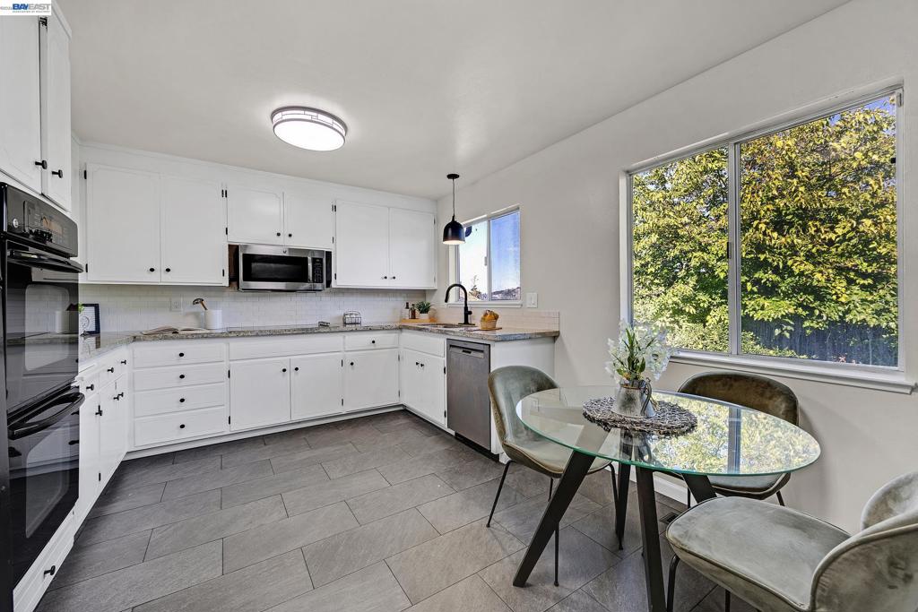 23070 Glenn Ellen Property Photo 10