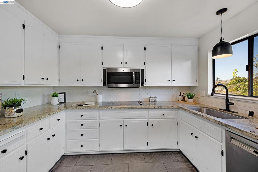 23070 Glenn Ellen Property Photo 11