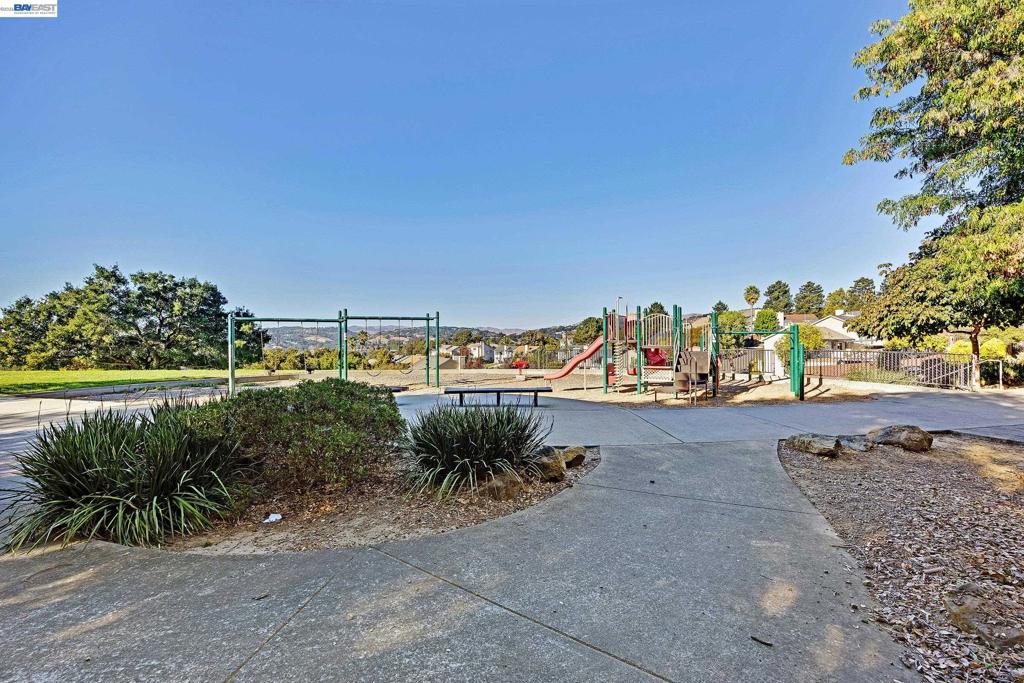 23070 Glenn Ellen Property Photo 28