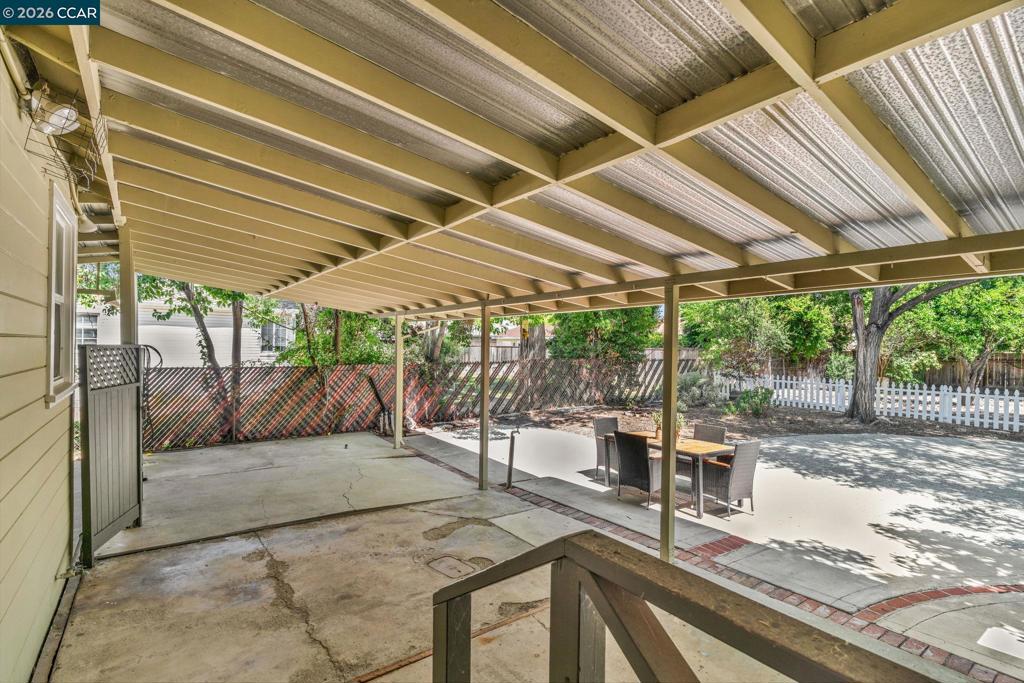 2072 Chalomar Rd Property Photo 27