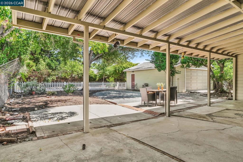 2072 Chalomar Rd Property Photo 28