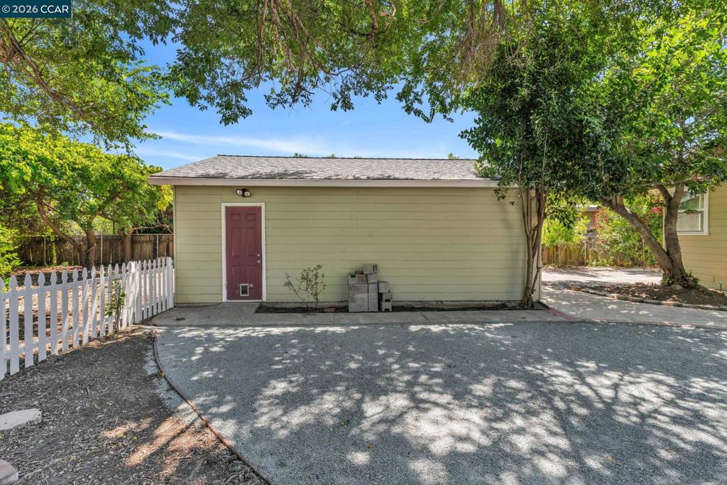 2072 Chalomar Rd Property Photo 31