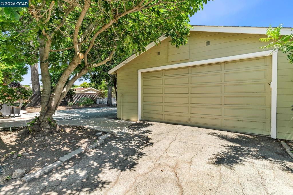2072 Chalomar Rd Property Photo 33