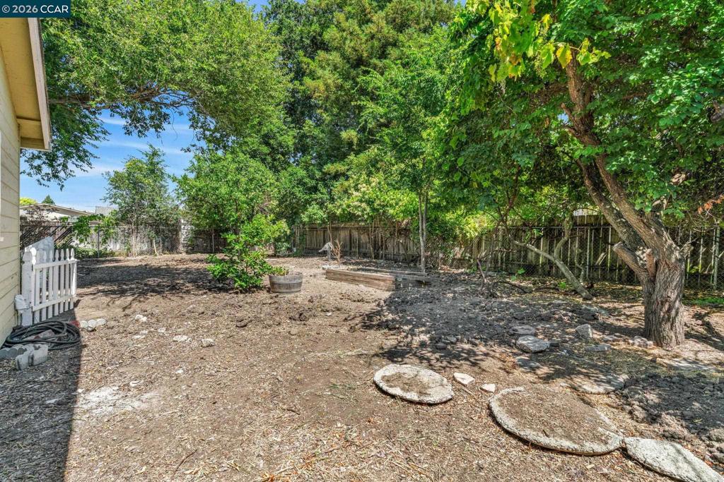 2072 Chalomar Rd Property Photo 34