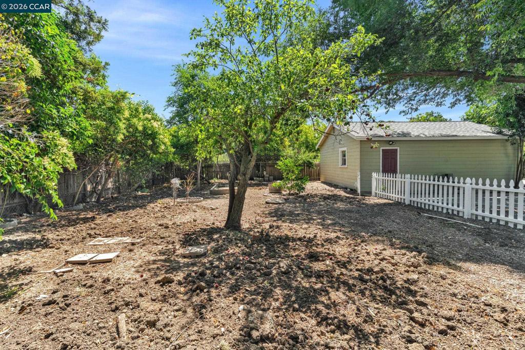 2072 Chalomar Rd Property Photo 35
