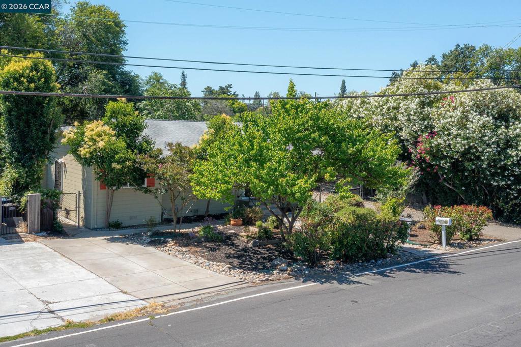 2072 Chalomar Rd Property Photo 40