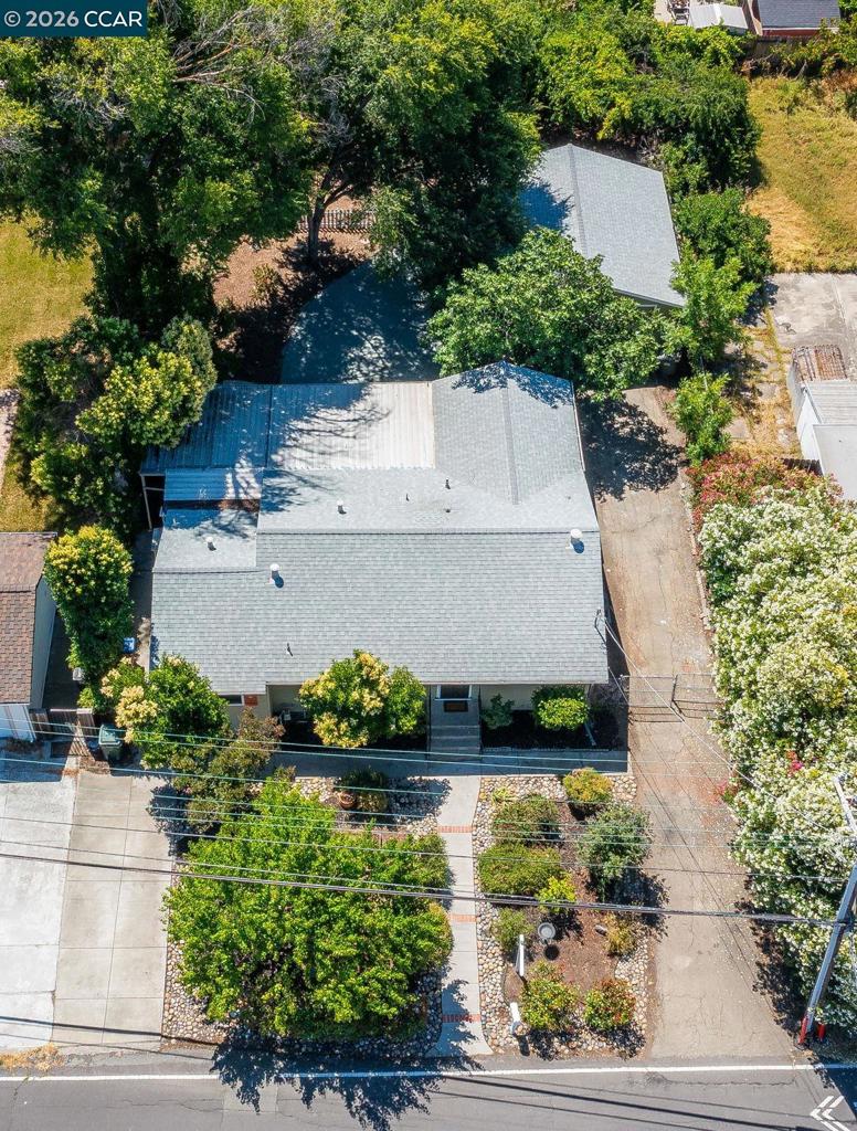 2072 Chalomar Rd Property Photo 43