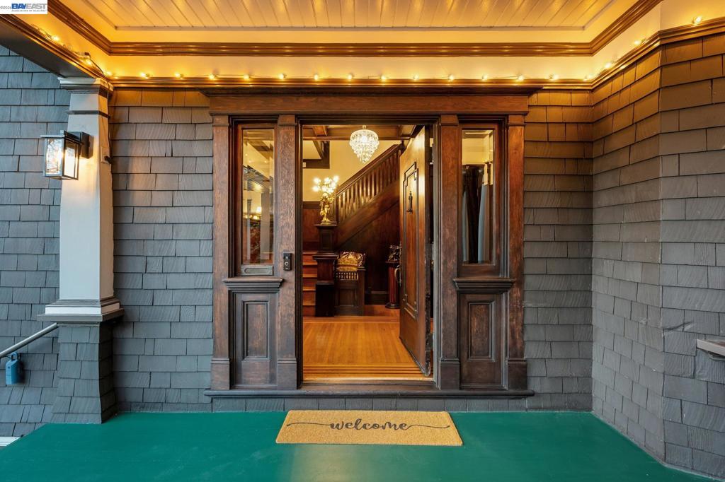 1339 Bay Street Property Photo 6