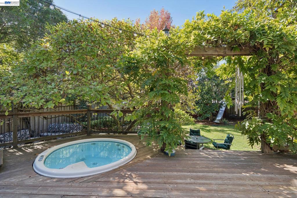 1339 Bay Street Property Photo 18