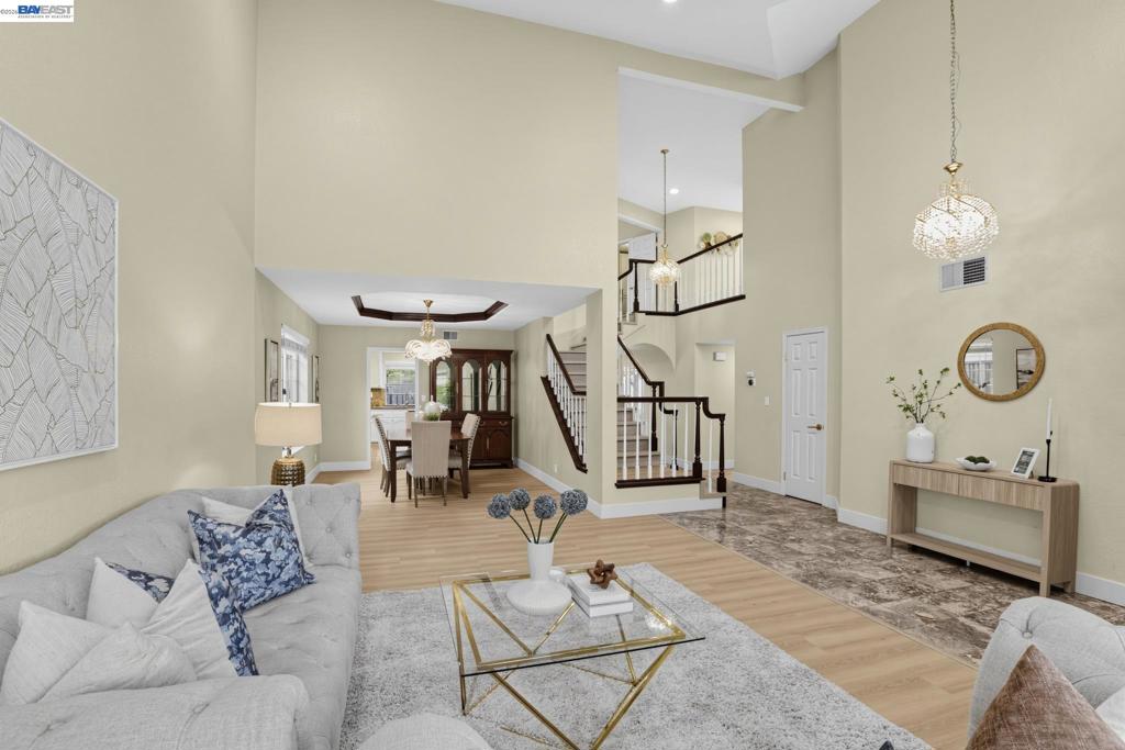 128 Summerset Ct Property Photo 8