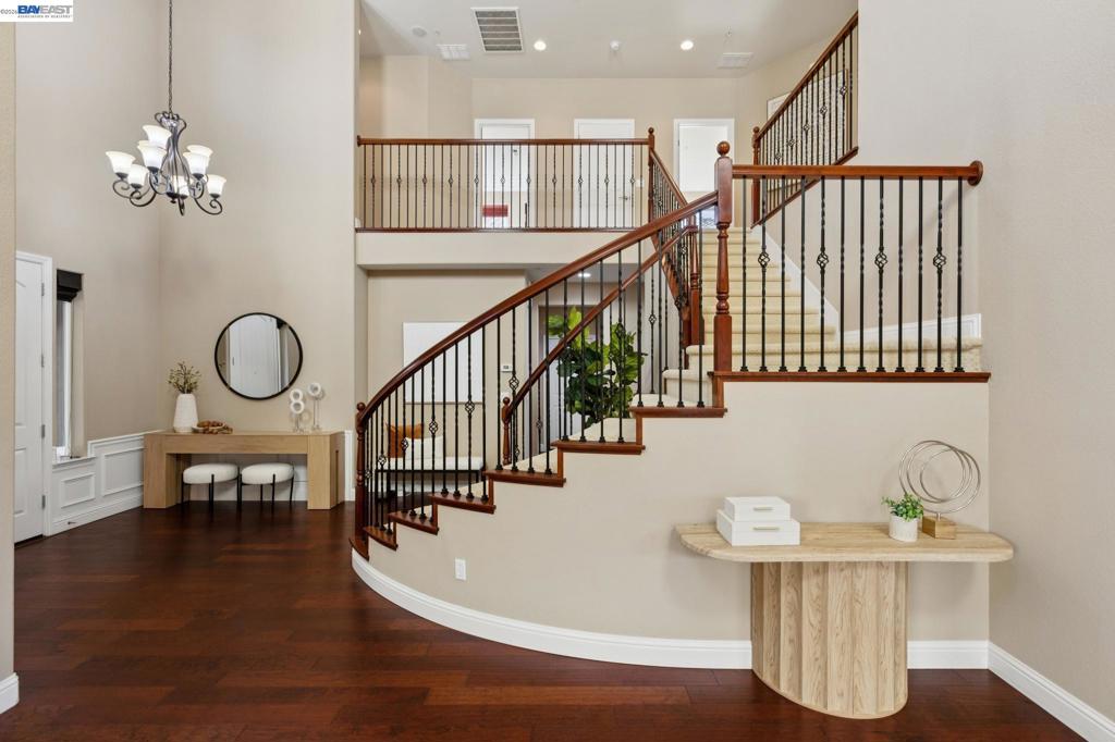 9 Tullach Pl Property Photo 4