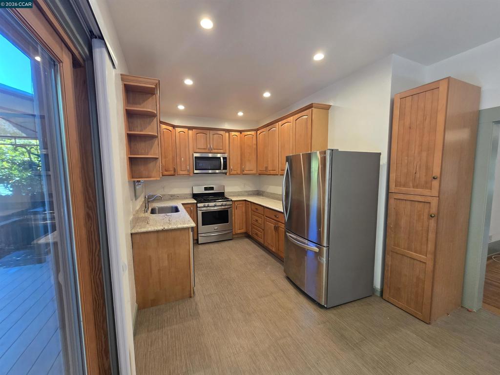 236 Castro St Property Photo 8
