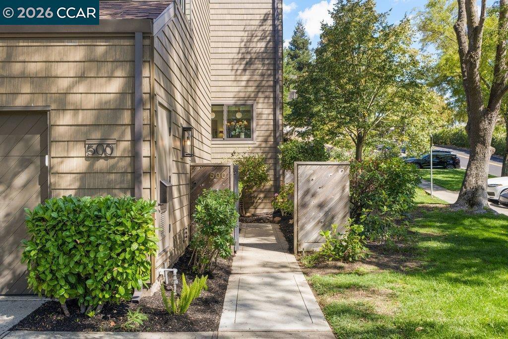 500 Monarch Ridge Dr Property Photo 3