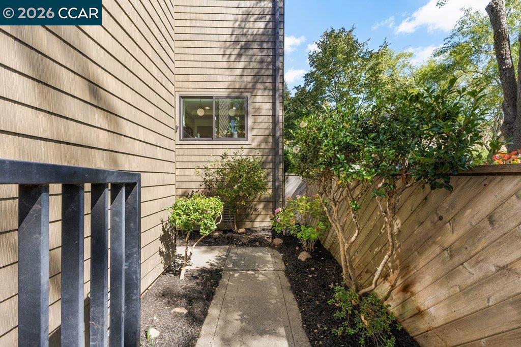 500 Monarch Ridge Dr Property Photo 4