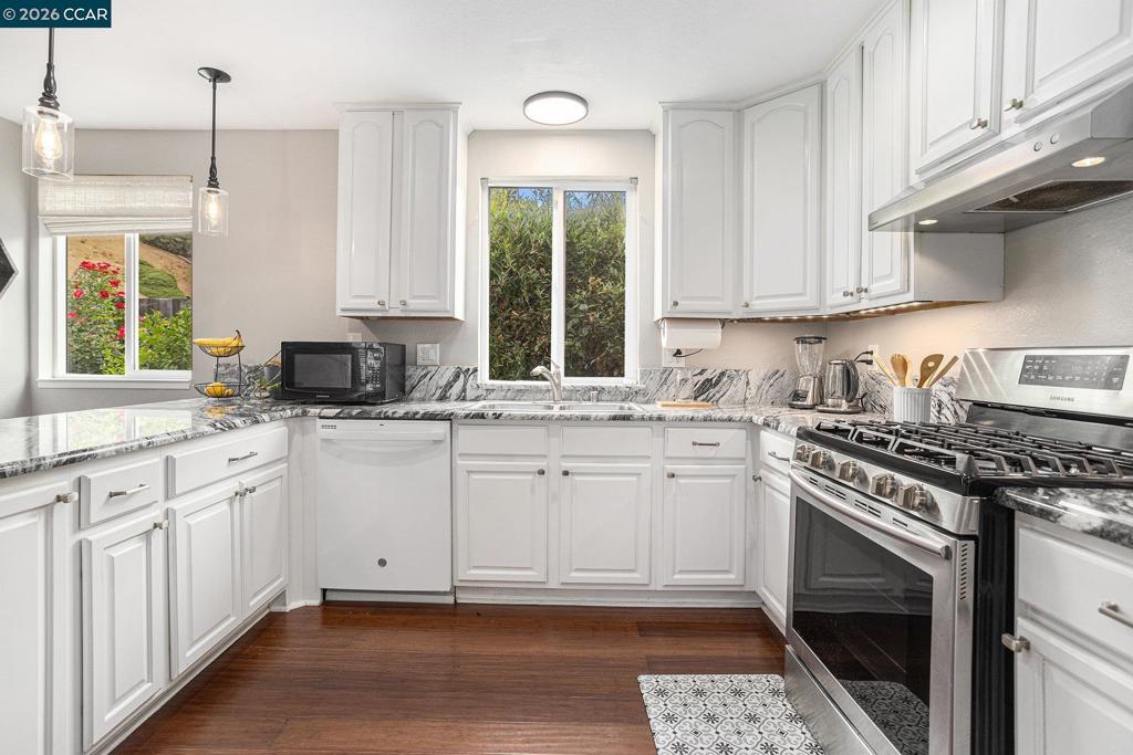 100 Bear Cove Ct Property Photo 12