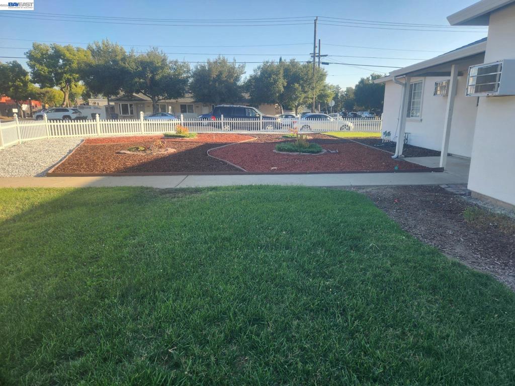 323 Adelle Street Property Photo 4