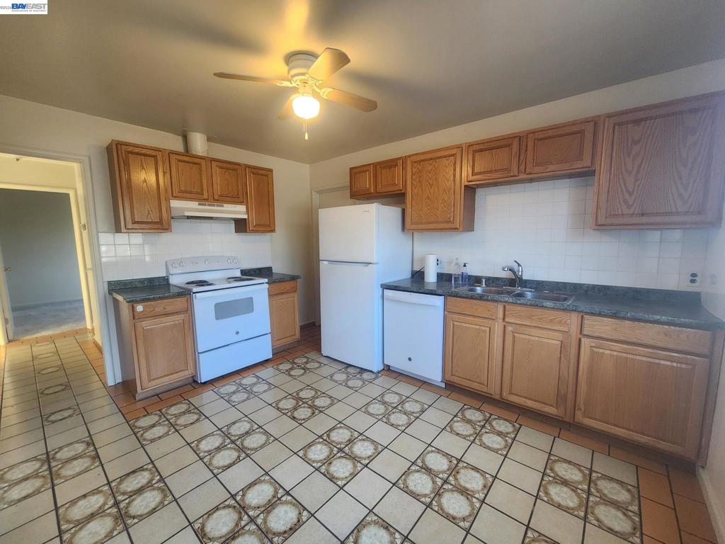 323 Adelle Street Property Photo 9