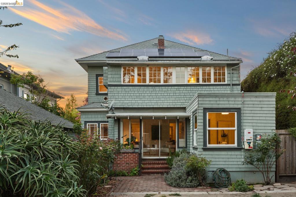 2833 Regent St Property Photo 1