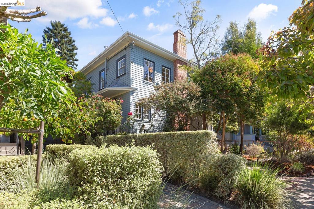 2833 Regent St Property Photo 2