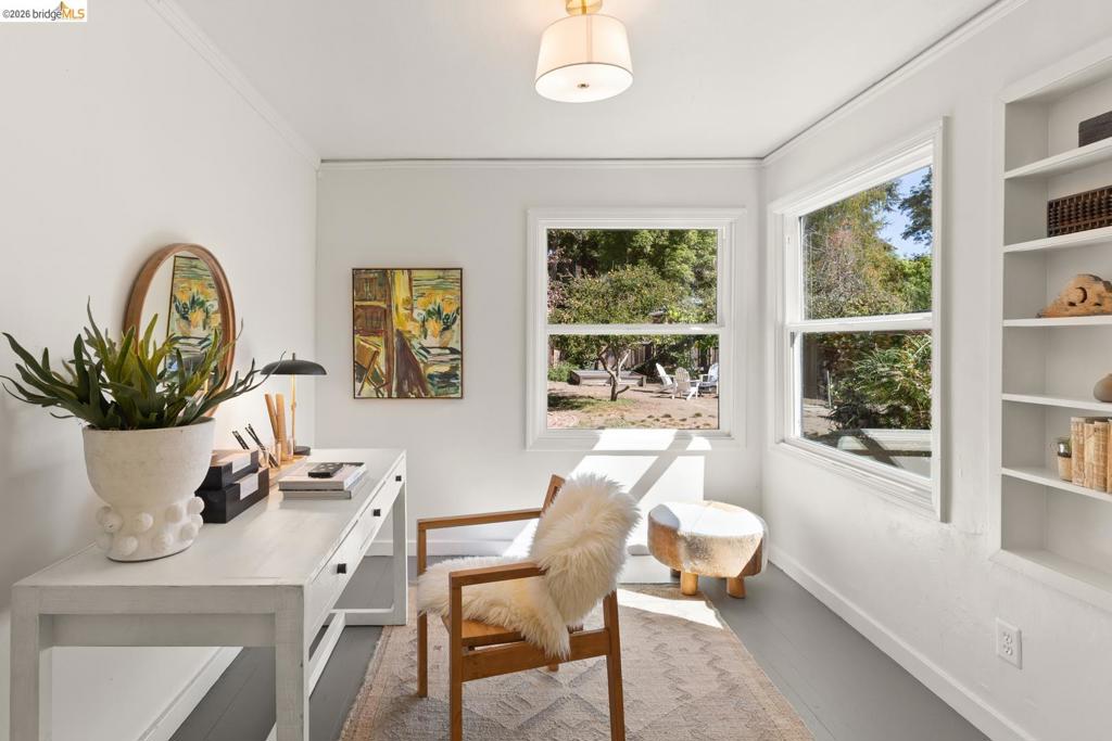 2833 Regent St Property Photo 17