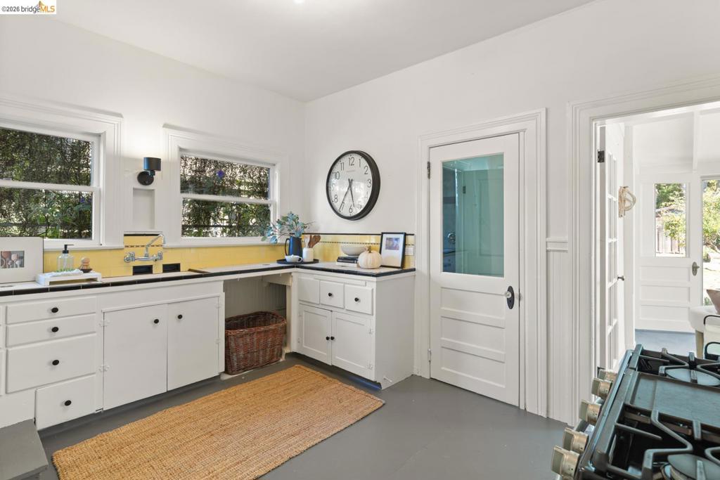 2833 Regent St Property Photo 21