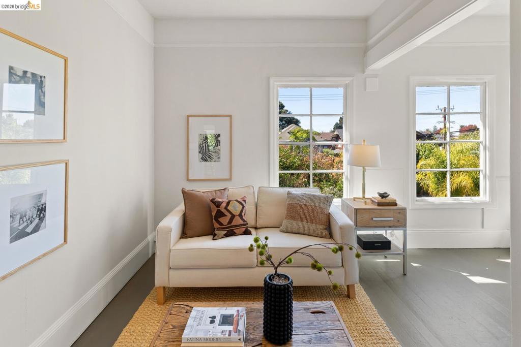 2833 Regent St Property Photo 23